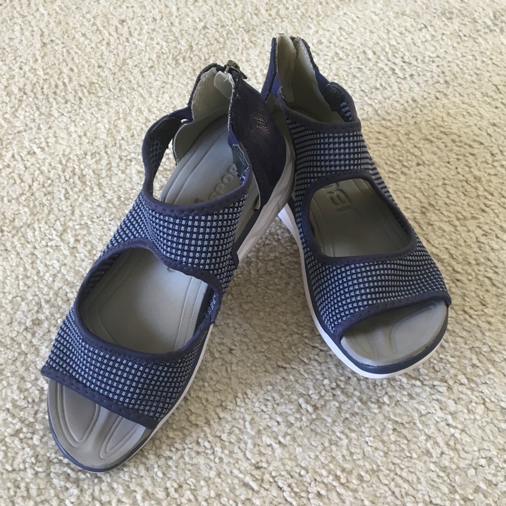JMB BY JAMBU/“MARGOT”NAVY MESH SLIP-ON SANDALS